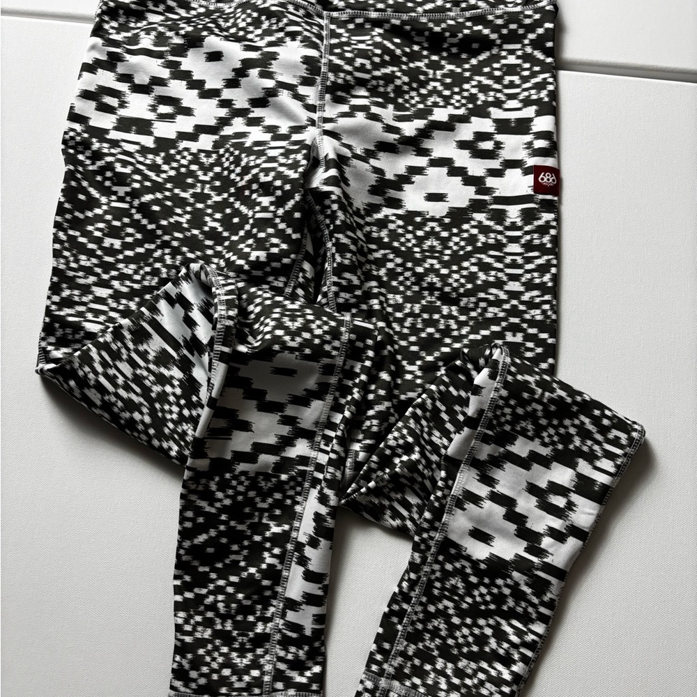 686 Geometric women’s inner lining of ski pants Leggings in Olive Green & White
